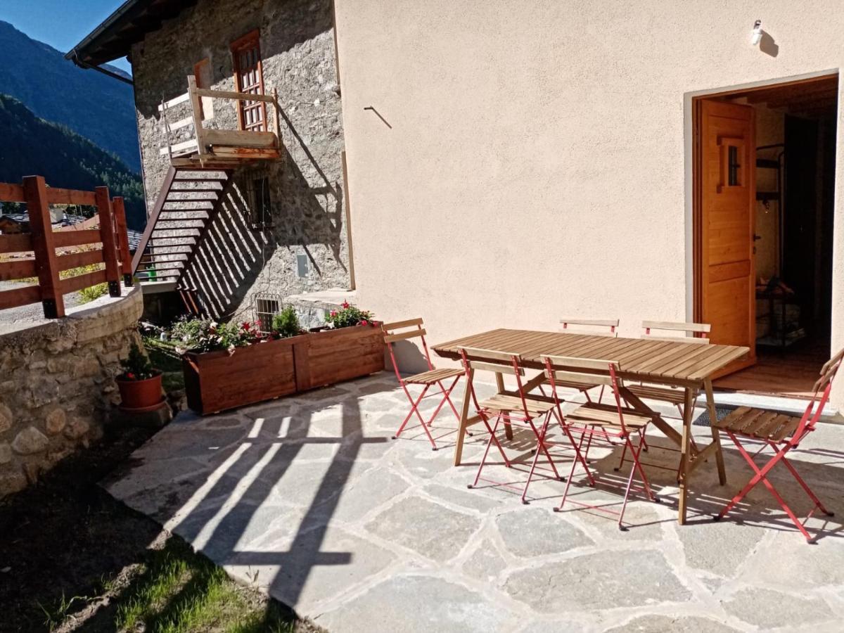 Casa Vacanza Il Granaio La Thuile Exterior foto